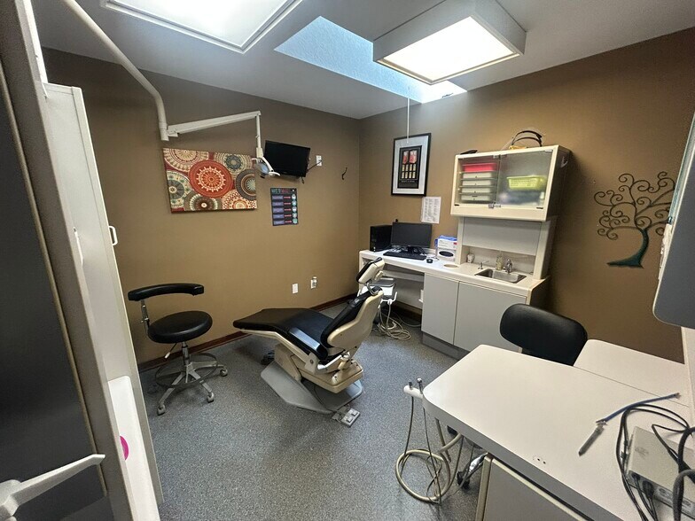 More Photos Of 592-594 Newark Granville Rd, Granville Office For Sale
