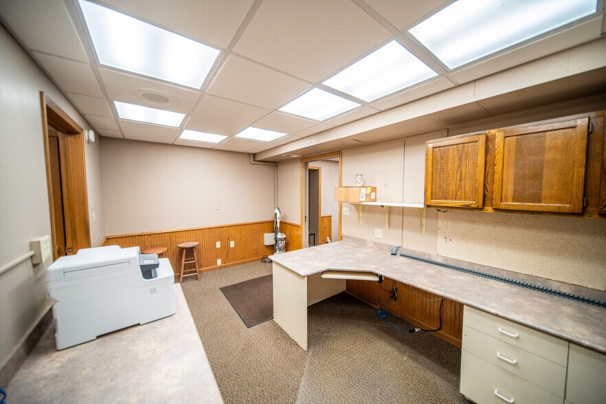 More Photos Of 1006 8th Ave SW, Austin Flex For Lease