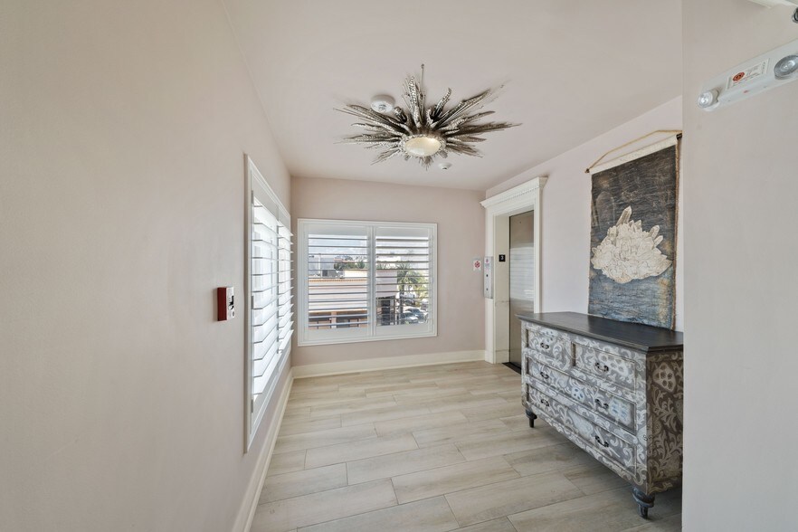 More Photos Of 1435 Collins Ave, Miami Beach Hotel For Sale