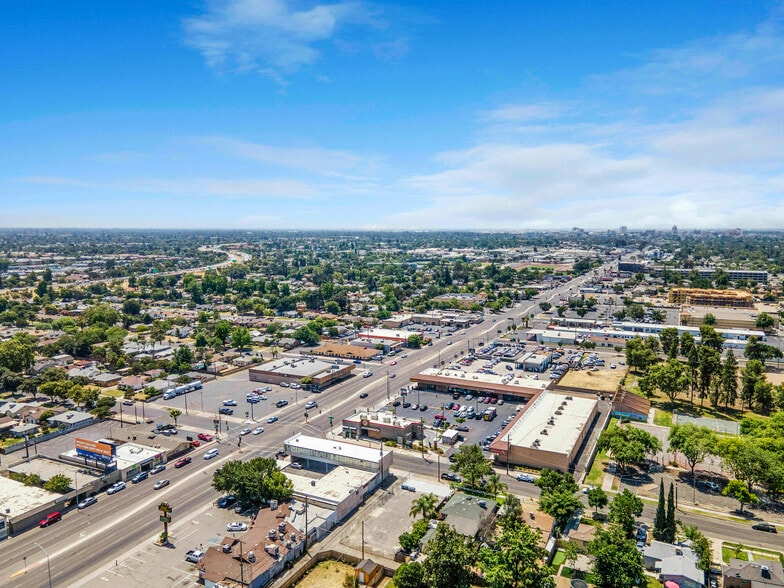 More Photos Of 2801-2819 N Blackstone Ave, Fresno Office For Sale