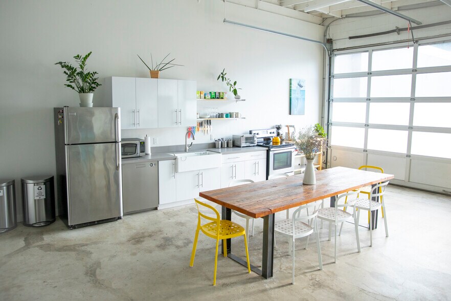 More Photos Of 2335 SE 50th Ave, Portland Light Distribution For Lease