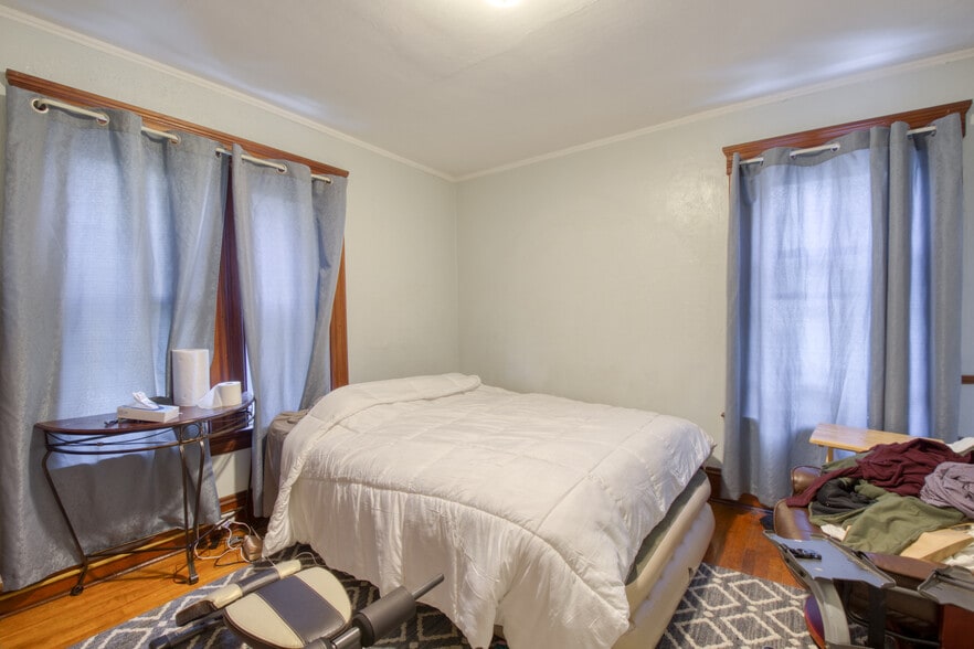 More Photos Of 28 Woodstock Ave, Putnam Specialty For Sale