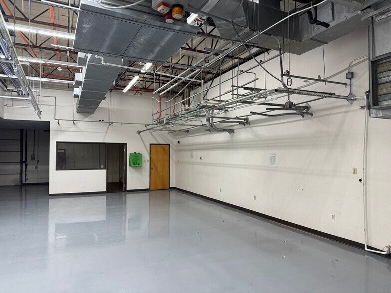 More Photos Of 8605 Cross Park Dr, Austin Office For Lease