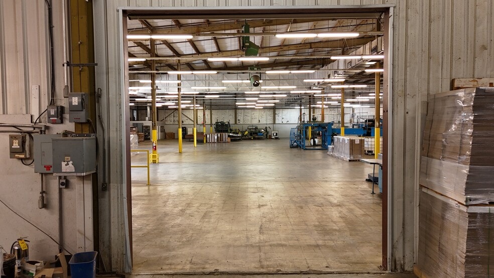 More Photos Of 215 7th Way, Alexander City Distribution For Sale