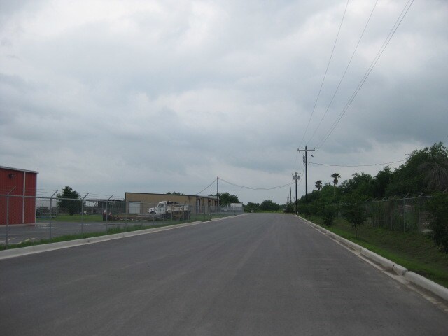 More Photos Of 1718 N Closner Blvd, Edinburg Warehouse For Lease