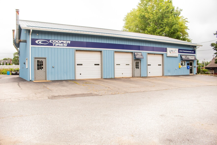 Primary Photo Of 8 Englewood St, Webster Auto Repair For Sale