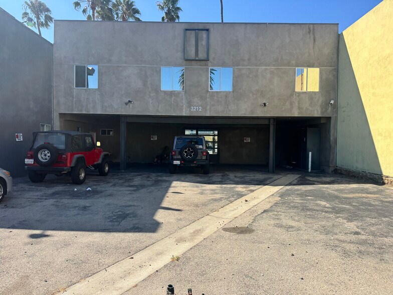 More Photos Of 3212 Santa Monica Blvd, Santa Monica Freestanding For Lease