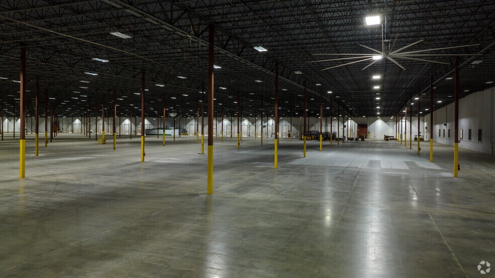 More Photos Of 4800 Corporation Dr, Fayetteville Distribution For Lease