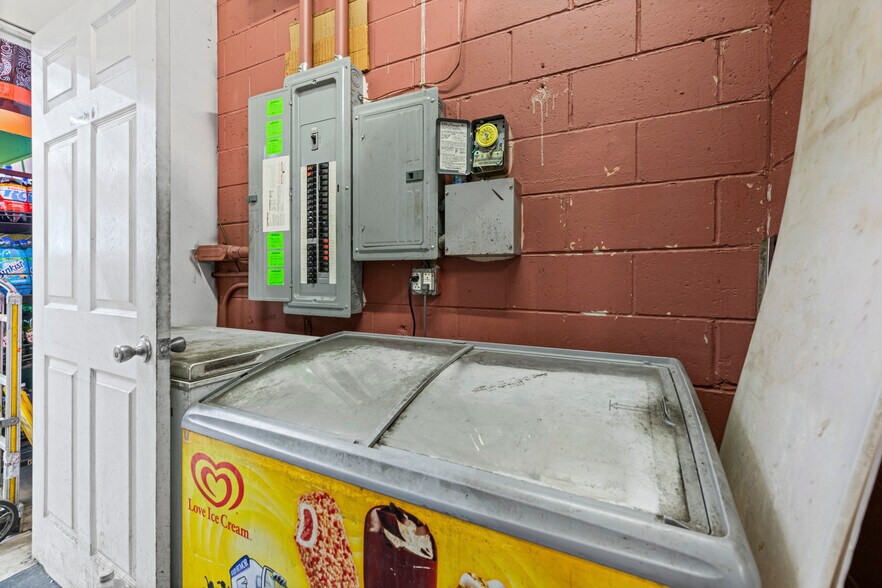 More Photos Of 7512 E 9 Mile Rd, Warren Convenience Store For Sale