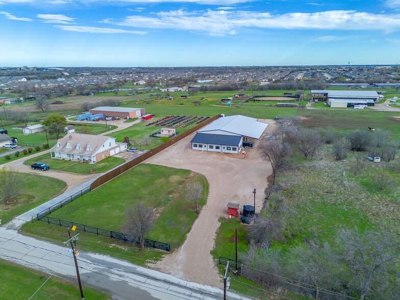 More Photos Of 1650 Staree Ln, Saginaw Flex For Lease