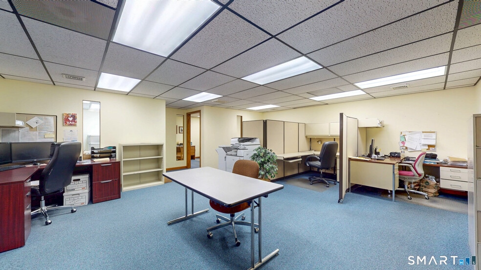 More Photos Of 160 Oak St, Glastonbury Office For Sale