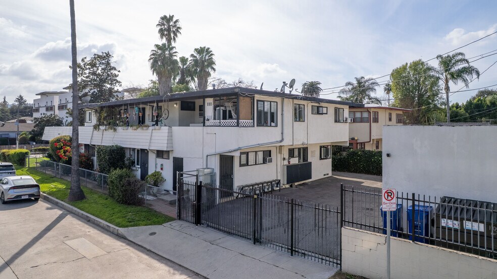More Photos Of 11001 Hortense St, West Toluca Lake Apartments For Sale