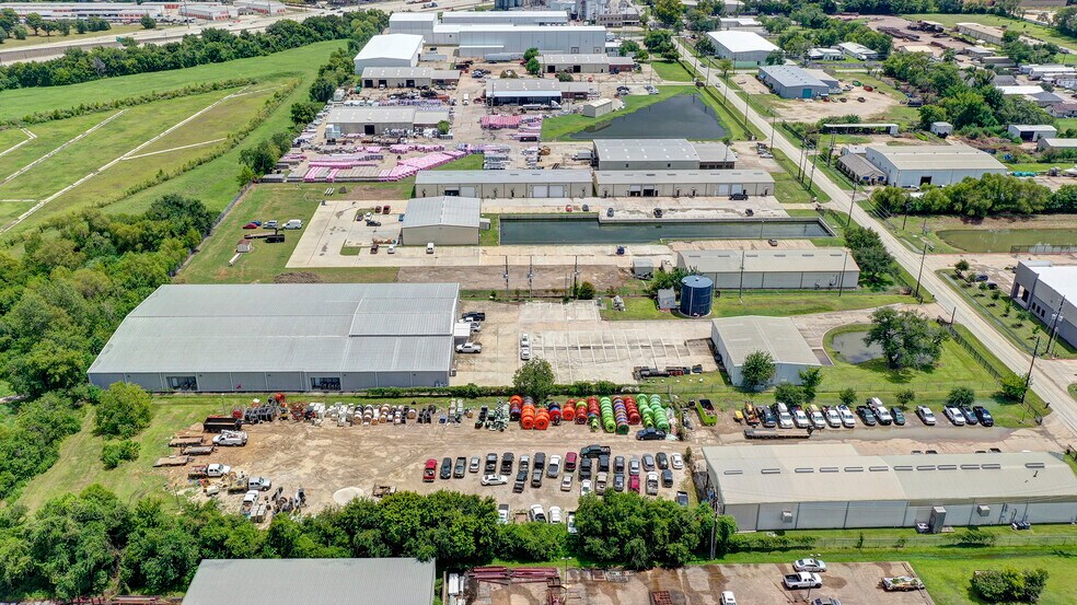 More Photos Of 12506 Taylor Rd, Houston Warehouse For Lease