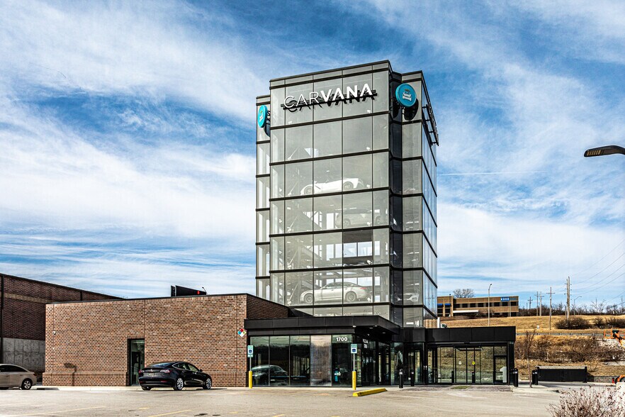 More Photos Of 1700 W 29th St, Kansas City General Retail For Sale