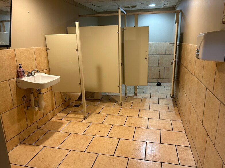 More Photos Of 6347-6359 E Navy Rd, Millington Freestanding For Sale