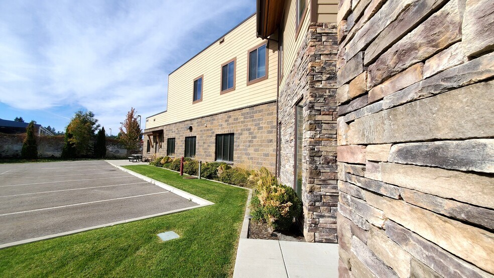 More Photos Of 3875 N Schreiber Way, Coeur d'Alene Warehouse For Sale