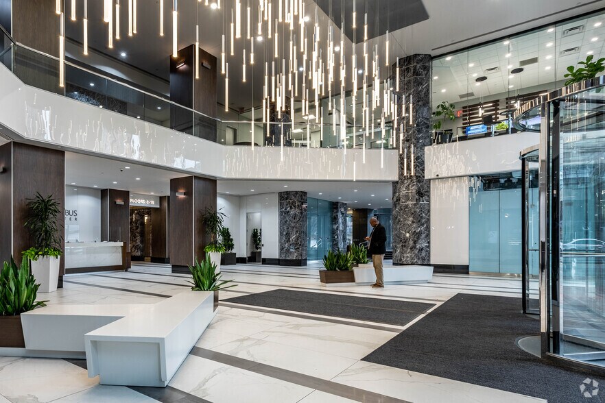 More Photos Of 10 W Broad St, Columbus Office For Lease