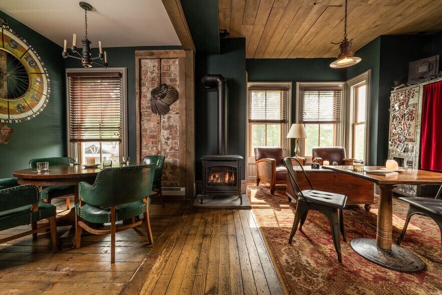 More Photos Of 102 Main St, Jefferson Hotel For Sale