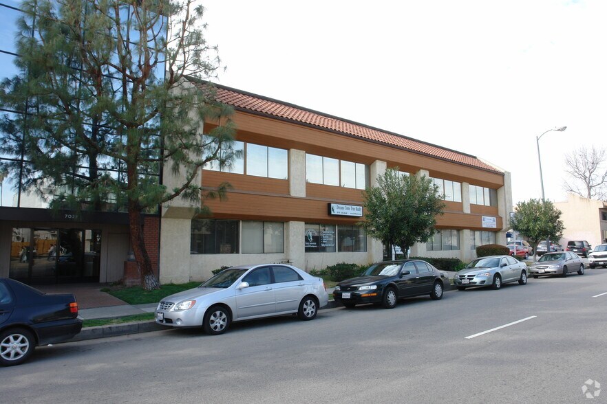 More Photos Of 7041 Owensmouth Ave, Canoga Park Office For Sale