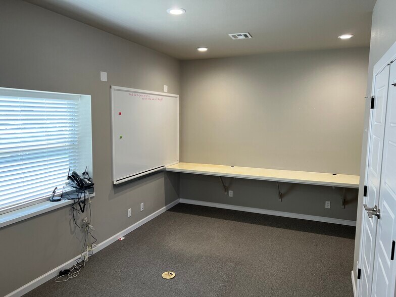 More Photos Of 3450 W 151st St S, Kiefer Warehouse For Lease