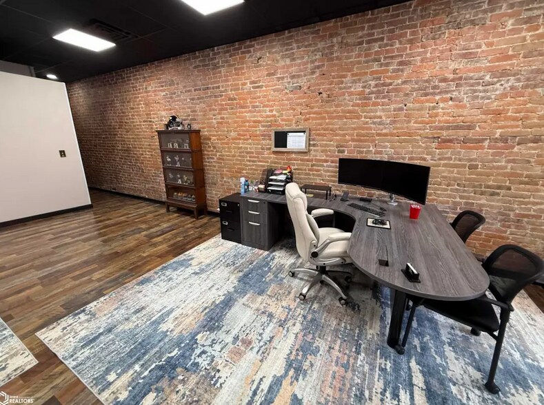More Photos Of 113 N Jefferson St, Mount Pleasant Office For Sale