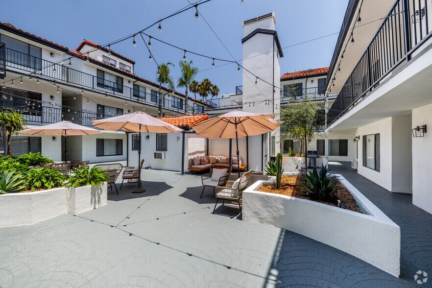 More Photos Of 1318 N Mansfield Ave, Los Angeles Apartments For Sale
