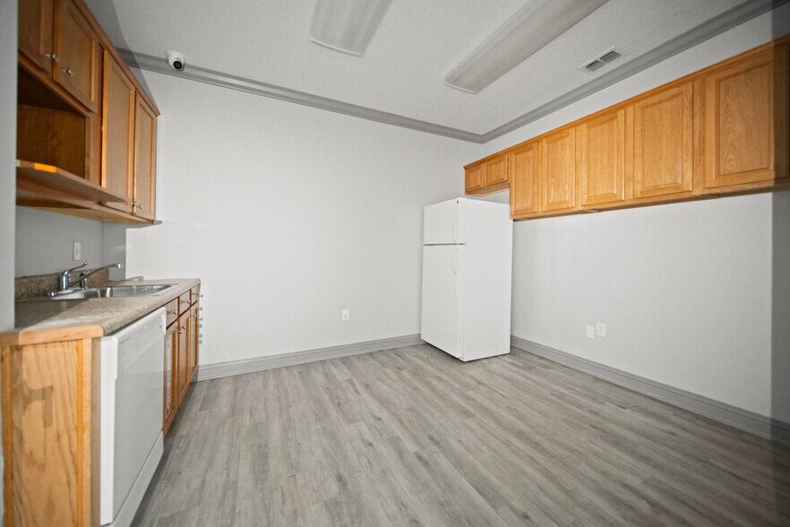 More Photos Of 6817 Southpoint Pky, Jacksonville Loft Creative Space For Lease