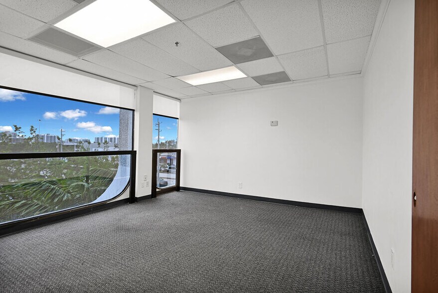 More Photos Of 2691 E Oakland Park Blvd, Fort Lauderdale Office Residential For Lease
