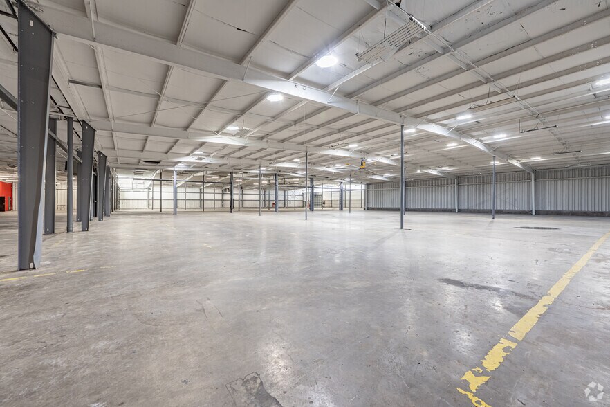 More Photos Of 403 W Admiral Doyle Dr, New Iberia Distribution For Sale