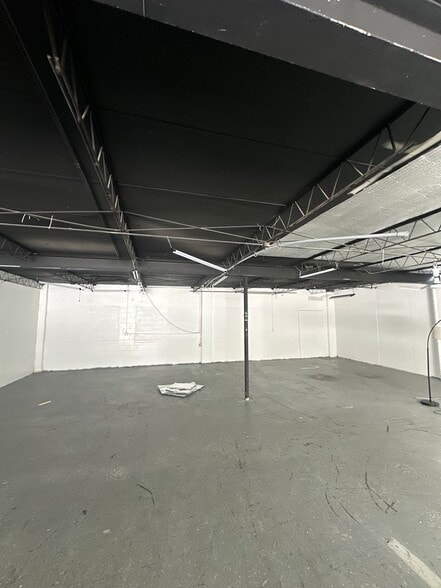 More Photos Of 2402 Coolidge Ave, Orlando Warehouse For Lease