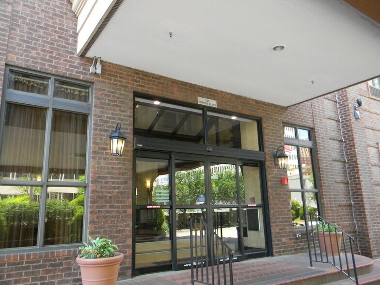 More Photos Of 100 Hopkins Pl, Baltimore Hotel For Sale