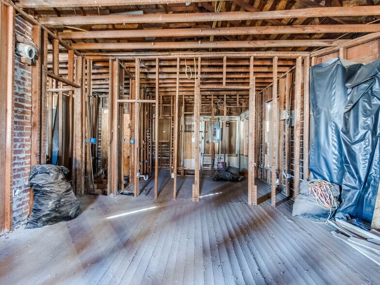 More Photos Of 1628 Linwood Blvd, Oklahoma City Freestanding For Sale