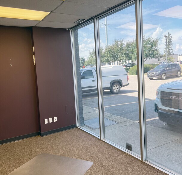 More Photos Of 10472-17203 105 Av NW, Edmonton Flex For Lease