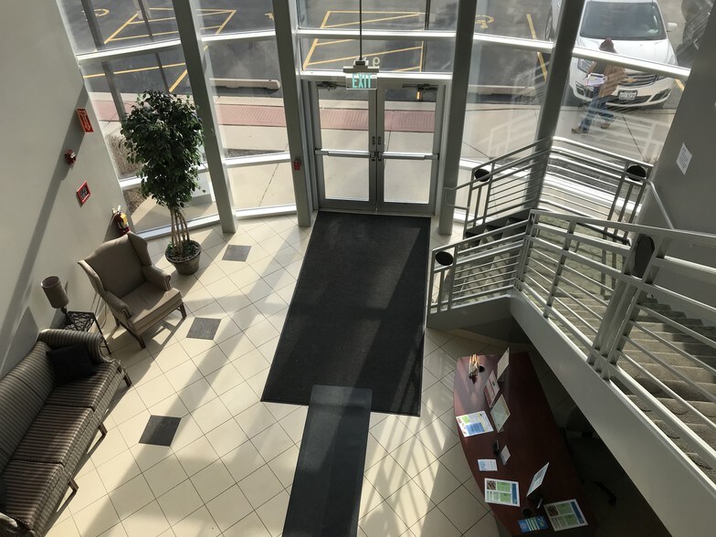 More Photos Of 9 Crystal Lake Rd, Lake In The Hills Office For Lease