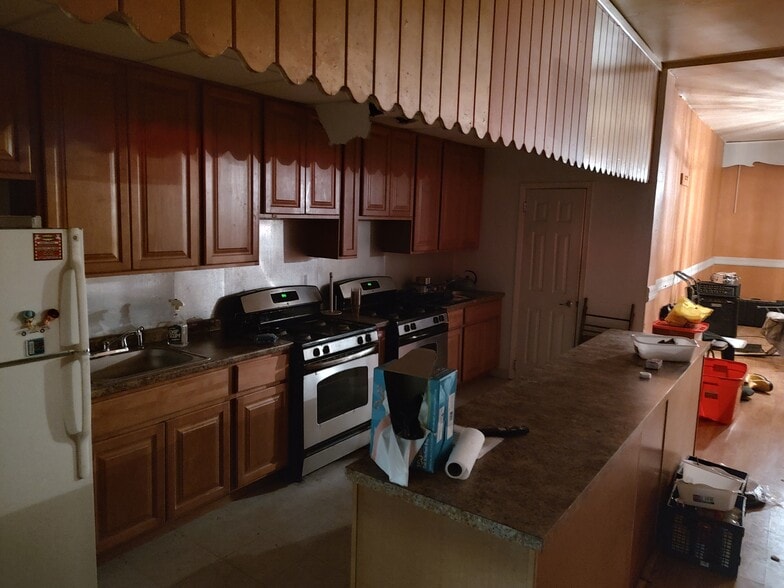 More Photos Of 126 Rutgers Ave, Jersey City Specialty For Sale