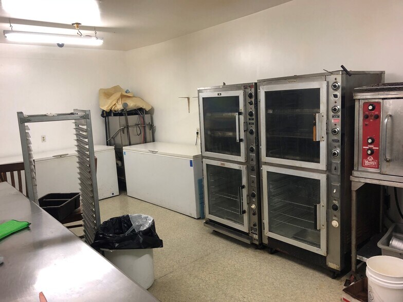 More Photos Of 499 Hill St, Green Lake Restaurant For Sale