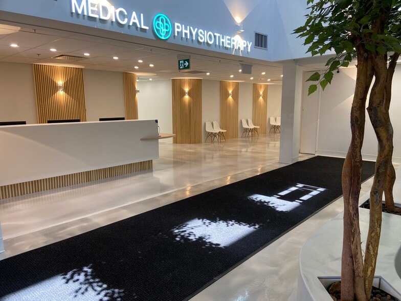 More Photos Of 290 Midpark Way SE, Calgary Medical For Lease