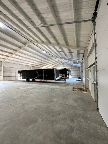 More Photos Of 615 FM 371, Gainesville Showroom For Lease