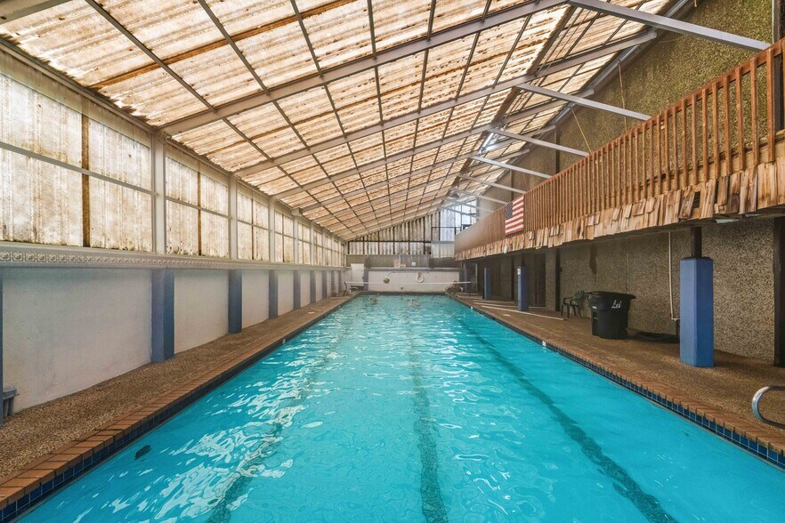 More Photos Of 985 Newmark Ave, Coos Bay Health Club For Sale