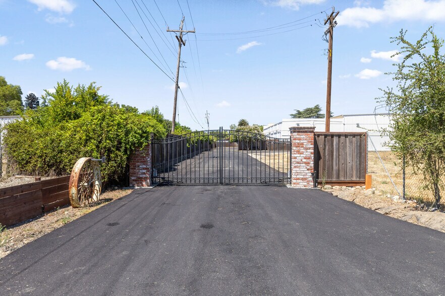 More Photos Of 675 Buena Vista Ave, Gilroy Manufacturing For Sale