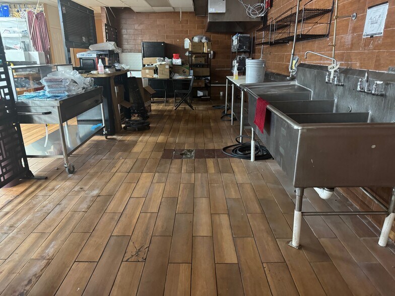 More Photos Of 3701 N. Central Ave, Tampa Restaurant For Lease