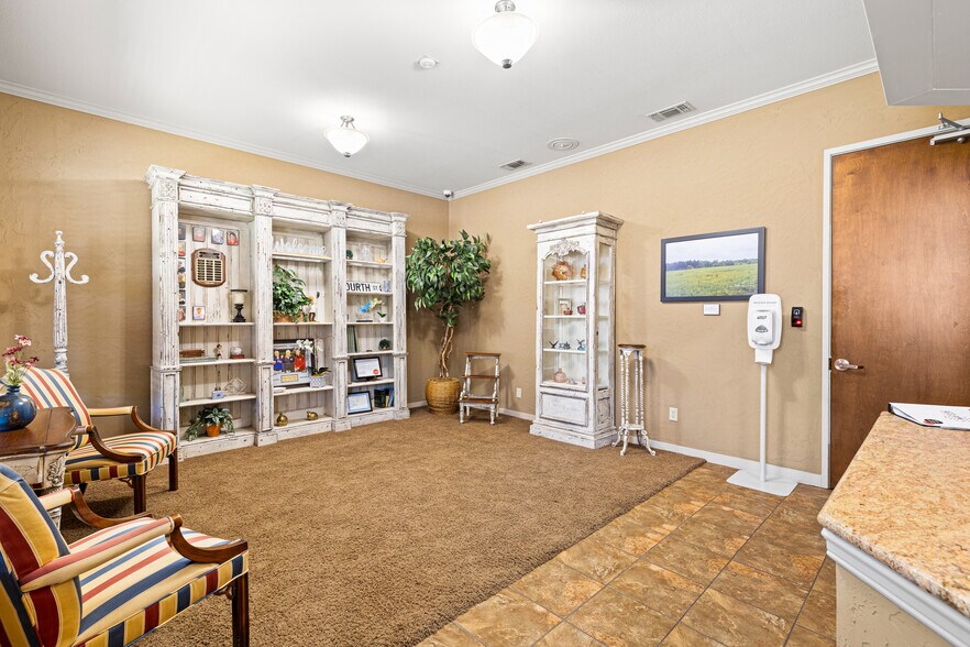 More Photos Of 3206 4th St, Longview Office For Lease