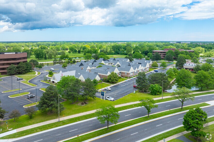 More Photos Of 900 W Lake Cook Rd, Buffalo Grove Hotel For Sale