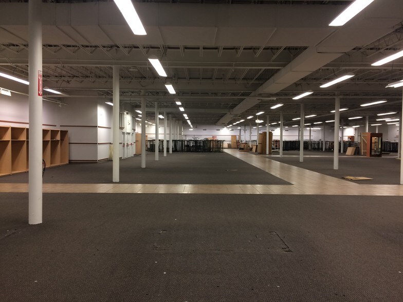 More Photos Of 800 Barnum Avenue Cutoff, Stratford Storefront For Lease