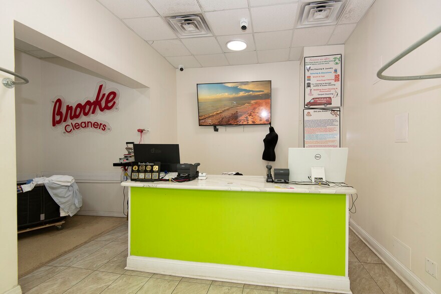 More Photos Of 133 Main St, Daytona Beach Freestanding For Sale