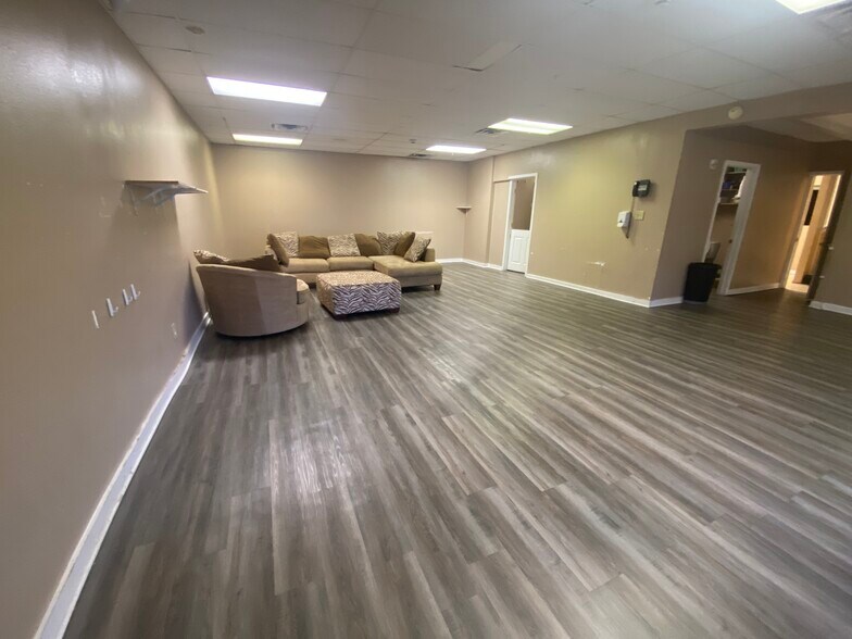 More Photos Of 111 W 5th St, Tyler Loft Creative Space For Lease