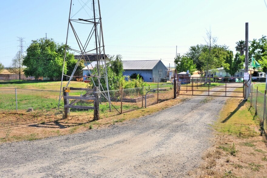 More Photos Of 7301 E Levee Rd, Rio Linda Apartments For Sale