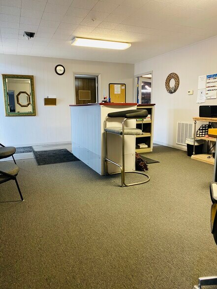 More Photos Of 721 Highway 5 N, Mountain Home Storefront For Sale