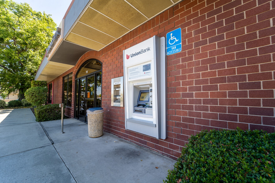 More Photos Of 998 Tharp Rd, Yuba City Bank For Lease