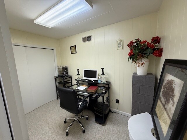 More Photos Of 860 Whitehall Rd, Athens Office For Lease